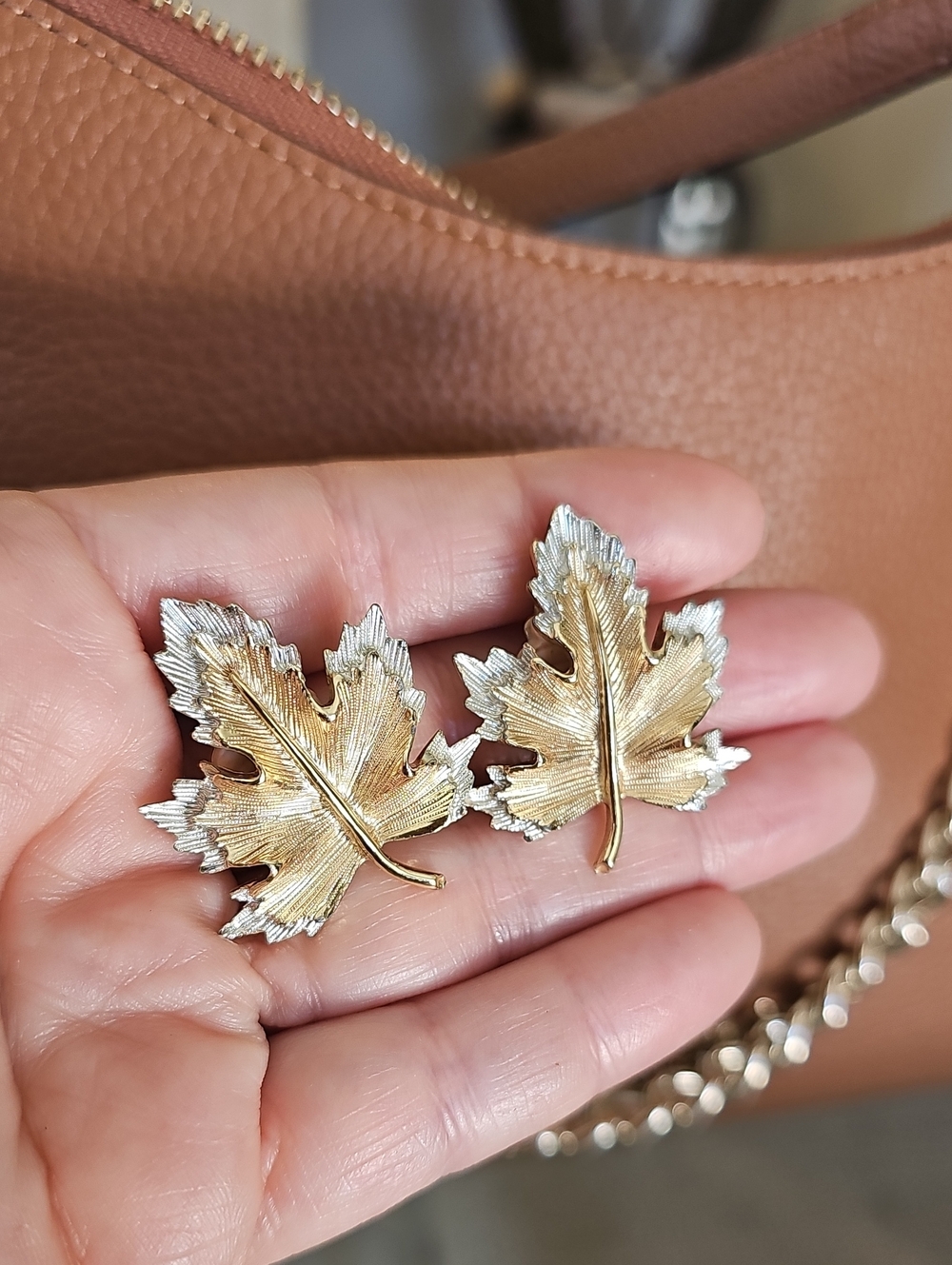 VINTAGE SARAH COVENTRY FALL LEAF CLIP ON EARRINGS.